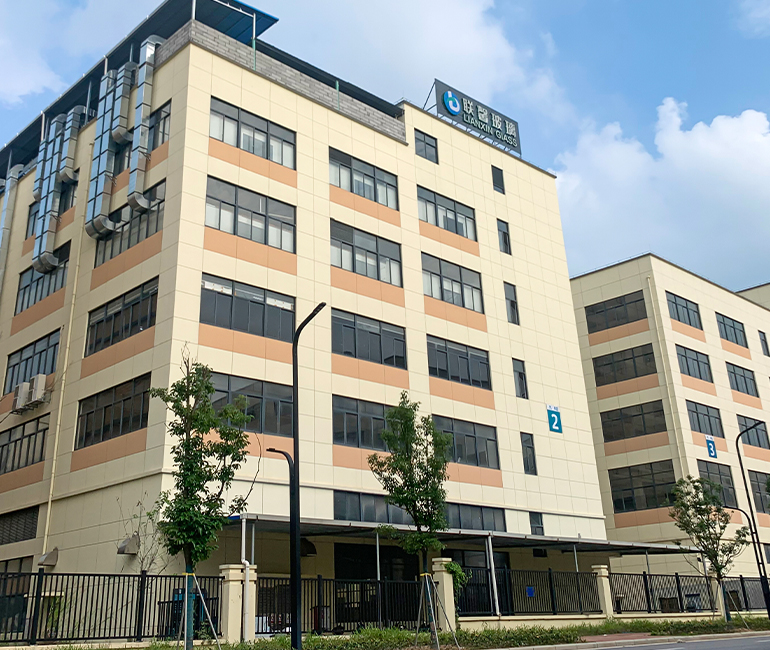 glass bottle manufacturer factory workshop producing custom cosmetic bottles